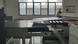 The feeding and pulling operation for plastic collapsible sleeves and honeycomb panels. 